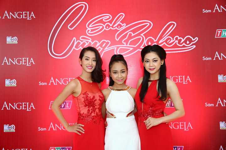 Á quân Giọng hát Việt nhí 2014 Thiên Nhâm (đứng giữa)