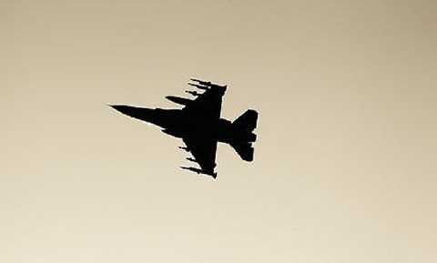 Chiến đấu cơ F-16 lao xuống biển khi đang diễn tập - Ảnh minh họa