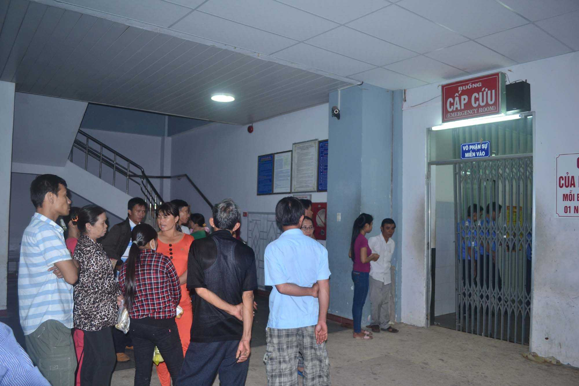 Côn đồ vào tận phòng cấp cứu truy sát khiến người nhà và y, bác sĩ trực đều hoảng loạn