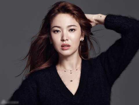 Dù đã ở tuổi 34 nhưng ngọc nữ màn ảnh Kbiz vẫn trẻ đẹp rạng ngời như thiếu nữ đôi mươi. Gần như không có một dấu vết thời gian nào trên gương mặt của nữ diễn viên sinh năm 1981.