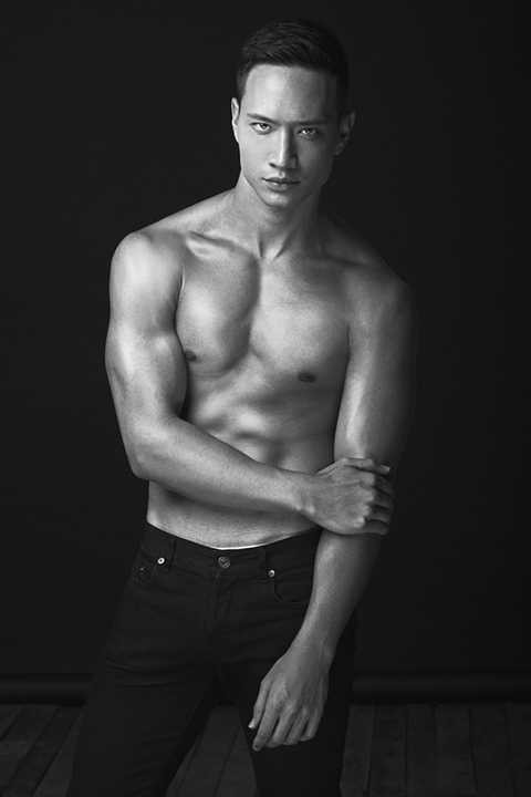 Nổi lên từ sau thành công của bộ phim Hương Ga, nam diễn viên Kim Lý còn được biết đến là người tình tin đồn của Trương Ngọc Ánh. Chàng Việt kiều Thụy Điển đã có lần chạm ngõ điện ảnh đầu tiên hết sức thành công trên màn ảnh Việt từ diễn xuất đến... thân hình gây mê mọi ánh nhìn. 