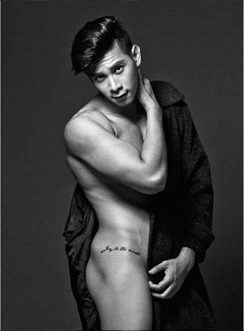 Năm 2014, mĩ nam họ Hồ bắt đầu thay đổi bản thân, anh bắt đầu bằng những tâm hình khoe body nhưng với tần suất khá ít. Chia sẻ trong một bài phỏng vấn, Hồ Vĩnh Khoa cho biết anh sẽ quyết tâm nổi loạn trong năm 2015. Và anh đã làm được, hình ảnh gợi cảm và sexy của Hồ Vĩnh Khoa phủ sóng trên nhiều phương diện truyền thông.