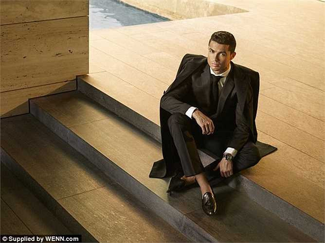 Sau khi cho ra mắt thời trang quần lót, nước hoa, Ronaldo tiếp tục nhảy sang lĩnh vực thiết kế giày da