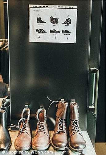 Tủ giày được Ronaldo quảng cáo