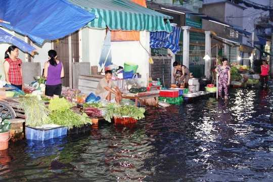 Không ít điểm <a href='https://vtcnews.vn/kinh-te.1.0.html' >kinh doanh</a> ế ẩm.