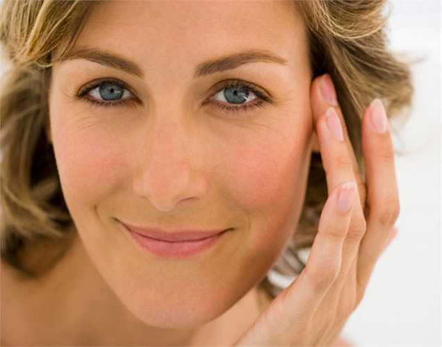 Ngăn ngừa nếp nhăn: dầu hạt vừng giúp bảo vệ da khỏi tia UV từ ánh nắng mặt trời và ngăn ngừa sự xuất hiện của nếp nhăn và sắc tố. 