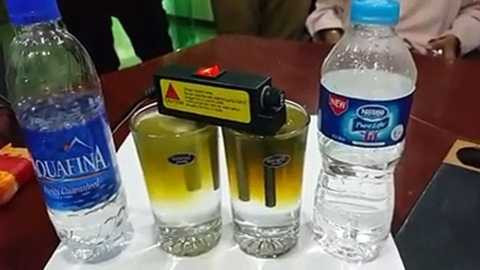 Thí nghiệm chứng minh rằng Aquafina không hề sạch Thí nghiệm chứng minh rằng Aquafina không hề sạch