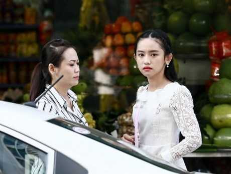 Thúy Vy cùng mẹ hăm hở tiến vào showbiz