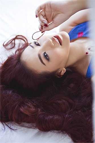 'Với bản thân tôi, tôi luôn thích sự đơn giản, chân thành vì vậy trong hình ảnh mới nhất yếu tố tự nhiên, gợi cảm vừa đủ được tôi đặt lên hàng đầu'.