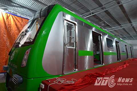 Sáng ngày 29/10, mẫu tầu đường sắt đô thị tuyến Cát Linh – Hà Đông đã được trưng bày tại Trung tâm triển lãm Giảng Võ (Đống Đa, Hà Nội), đây là đầu tàu mẫu trong số 13 đoàn tàu mà Ban quản lý dự án đường sắt (Bộ Giao thông Vận tải) dự kiến mua cho dự án đường sắt đô thị Cát Linh - Hà Đông. Sáng ngày 29/10, mẫu tầu đường sắt đô thị tuyến Cát Linh – Hà Đông đã được trưng bày tại Trung tâm triển lãm Giảng Võ (Đống Đa, Hà Nội), đây là đầu tàu mẫu trong số 13 đoàn tàu mà Ban quản lý dự án đường sắt (Bộ Giao thông Vận tải) dự kiến mua cho dự án đường sắt đô thị Cát Linh - Hà Đông.