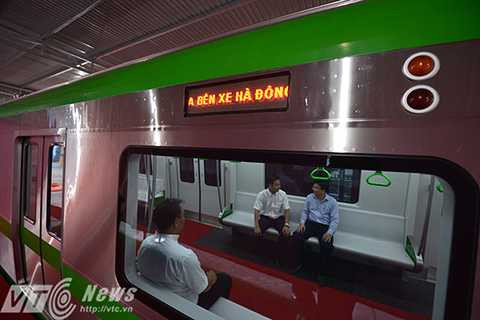 Ghế ngồi sử dụng vật liệu Composite có độ bền chắc cao, tạo cảm giác ngồi thuận lợi cho hành khách, đặc biệt tránh được cảm giác lạnh khi ngồi vào mùa đông.