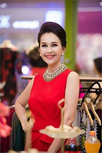 Hiếm có người đẹp nào giữ được nhan sắc bền bỉ như Diễm My.