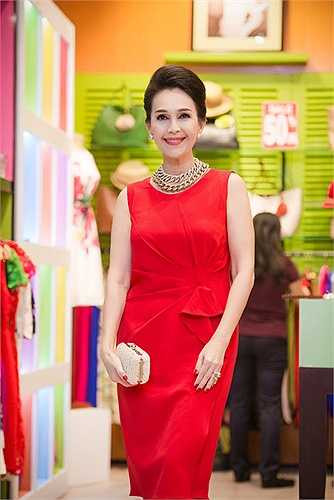 Ngắm nhan sắc rạng rỡ của người đẹp không tuổi Diễm My.