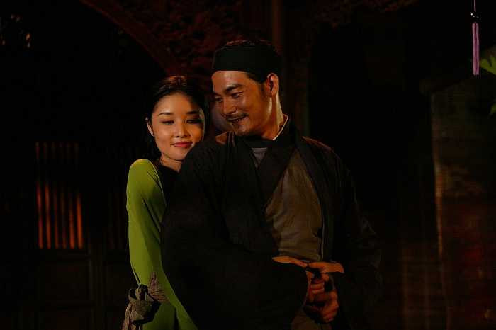 Giữa thời buổi loạn lạc, tình yêu mà Thị Thừa dành cho Phúc Tần luôn sáng trong như trăng rằm, không mảy may toan tính cá nhân. Nàng nguyện toàn tâm toàn ý nâng khăn sửa túi, chỉ mong được ở bên hầu hạ Phúc Tần đến trọn đời.