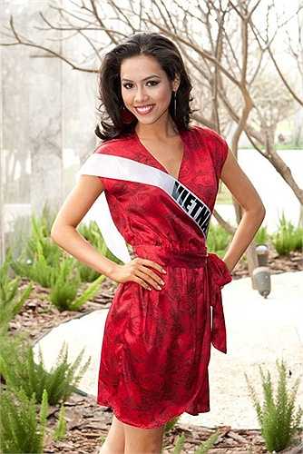 Hoàng My từng chia sẻ, cô sinh ra trong gia đình có bốn anh chị em và là con kế út. Bố cô kinh doanh nông sản cùng anh trai. Mẹ cô trước làm giáo viên, sau đó chuyển sang làm nội trợ, chăm sóc các con. Người đẹp sinh năm 1988 trải nghiệm cuộc sống tự lập từ năm 18 tuổi. Sau khi tốt nghiệp cấp 3, Hoàng My chuyển lên Sài Gòn ở với bác hai năm. Thời gian đó, cô dành thời gian học tiếng Anh và đọc rất nhiều loại sách từ kinh doanh, hội họa, đàn..