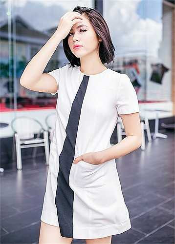 Sau đó, Hoàng My thi đỗ trường Đại học quốc tế RMIT TP HCM, chuyên ngành thiết kế đa truyền thông. Á hậu cho biết cô tự trang trải việc học bằng cách đi làm gia sư, thông dịch viên và chỉ khi quá khó khăn mới xin bố mẹ trợ giúp một phần. Đến năm 2013, Hoàng My sang Mỹ theo học ngành diễn xuất và làm phim tại Học viện Điện ảnh New York để thỏa mãn đam mê.