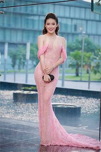 Về chuyện tình cảm, Huyền My khẳng định cô chưa bao giờ đặt nặng vấn đề tài chính khi chọn người yêu. Với cô, cảm xúc là điều quan trọng nhất. Hơn nữa, bản thân là một người bướng bỉnh nên cô mong muốn tìm được bạn trai có thể yêu thương, chiều chuộng mình.