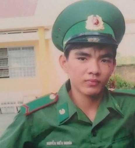 Nghĩa khi mới nhập ngũ, khuôn mặt chưa bị nếp nhăn 