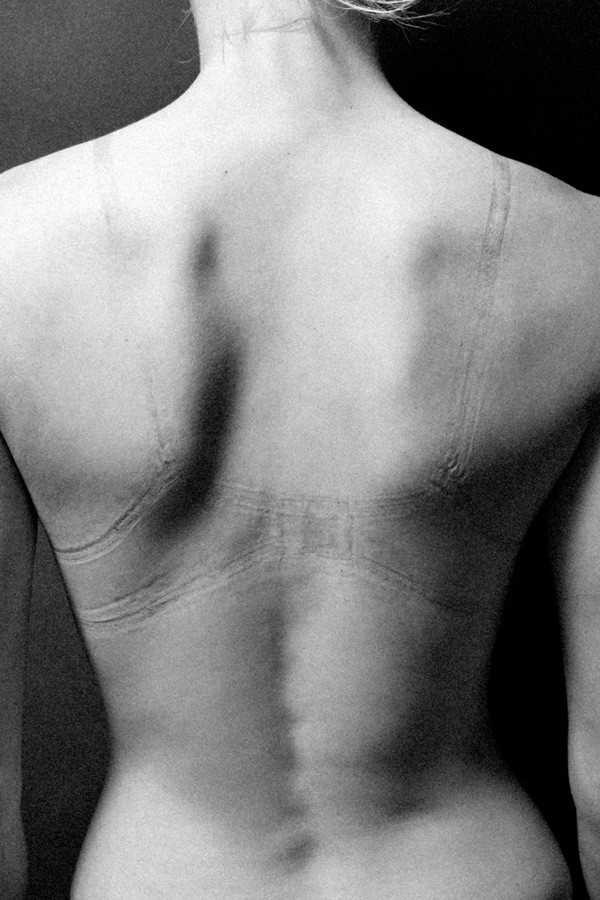 Bộ ảnh khiến bạn ngừng ngay thói quen mặc quần áo quá chật