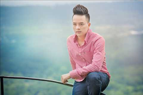 Album “Anh Vẫn Yêu Em Như Ngày Đầu Tiên” sắp phát hành được coi như là sản phẩm đánh dấu sự trở lại của anh sau hơn hai năm vắng bóng.