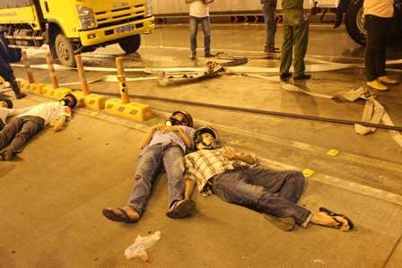 Hàng trăm người diễn tập chữa cháy, cứu nạn trong hầm sông Sài Gòn