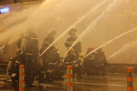 Hàng trăm người diễn tập chữa cháy, cứu nạn trong hầm sông Sài Gòn