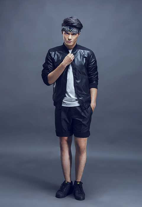 Bộ ảnh được thực hiện bởi stylist Nguyễn Thiện Khiêm, nhiếp ảnh gia Kiếng Cận, trang điểm Tín Nguyễn.