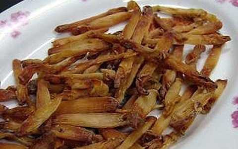  Sá sùng khô chiên là món ăn tuyệt vời.