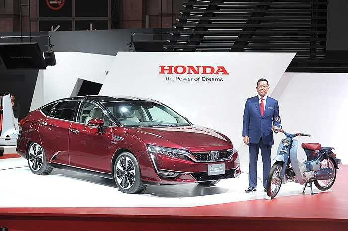 Tuy nhiên Super Cub mới được giới thiệu là phiên bản chạy điện, với trọng lượng nhẹ và nhiều tính năng thông minh hơn.