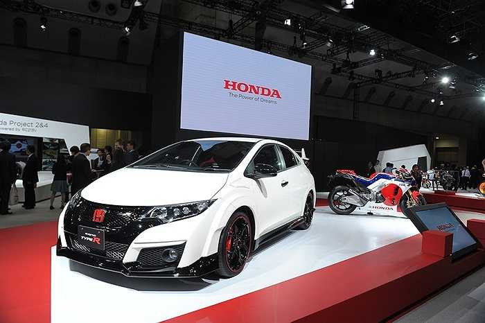 Mẫu Civic Type R hoàn toàn mới, nỗ lực của Honda trong việc mang lại khả năng vận hành hiệu năng cao trên chiếc xe nhỏ.