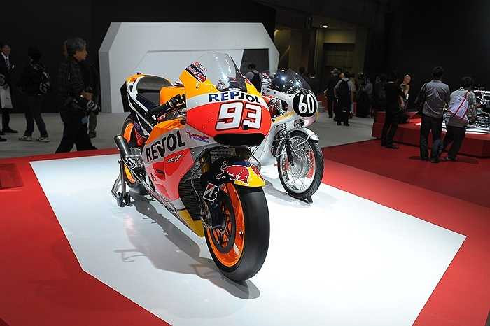 Siêu môtô RC213V, mẫu môtô đình đám của Honda tham gia Giải đua xe vô địch Thế giới 2015 MotoGP.