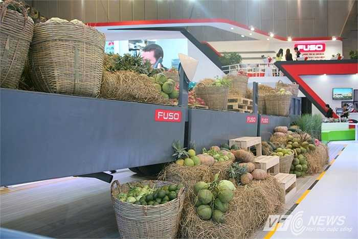 Fuso, một thương hiệu xe tải muốn truyền tải thông điệp 'xe tải của người Việt' đã đem đến Triển lãm Ô tô Việt Nam góc trưng bày lạ mắt.