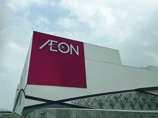 Khai trương từ ngày 28/10, là địa điểm vui chơi, giải trí, mua sắm quy mô lớn được nhiều người mong chờ tại Thủ đô Hà Nội. Với không gian văn hóa đậm phong cách Nhật Bản, chuỗi các cửa hàng mua sắm hàng hiệu cùng thế giới ẩm thực Nhật – Việt, AEON Mall Long Biên thu hút mọi tầng lớp người dân, lứa tuổi đến tham quan và trải nghiệm. 