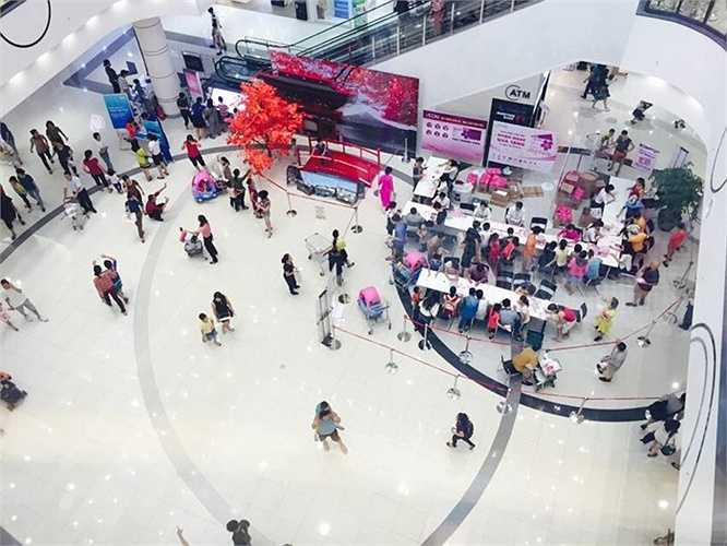 Hầu hết khách tới tham quan, mua sắm tại đây đều cảm thấy htichs thú, choáng ngợp bởi không gian thoáng đãng, phong cách bày trí, phục vụ chuyên nghiệp