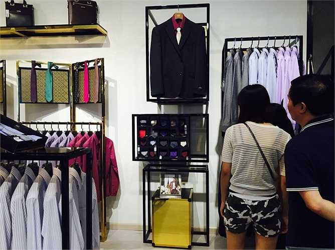 Eternity GrusZ - Sản phẩm của Trung tâm Cung ứng Thời trang Khu vực Châu Âu và Bắc Mỹ trực thuộc Tổng Công ty May 10 được đánh giá là đã tạo dựng một phong cách mới lạ, cân bằng giữa lịch lãm và bay bổng, sang trọng và trẻ trung với các mẫu thiết kế được phỏng theo những xu hướng mốt thịnh hành tại các kinh đô thời trang thế giới, hứa hẹn sẽ thổi một luồng gió mới vào xu hướng thời trang Việt.