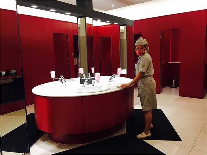 Đặc biệt ấn tượng là khu vực vệ sinh. Phong cách trẻ trung, sạch sẽ và nhiều tiện ích