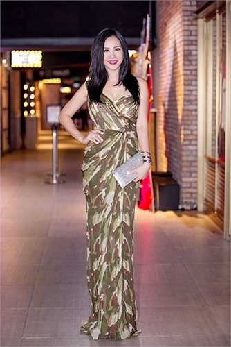 Tối 31/10 vừa qua, hoa hậu Thu Hoài đã đến tham dự buổi Khai mạc Tuần lễ phim Anh 2015 diễn ra tại Thành phố Hồ Chí Minh. 