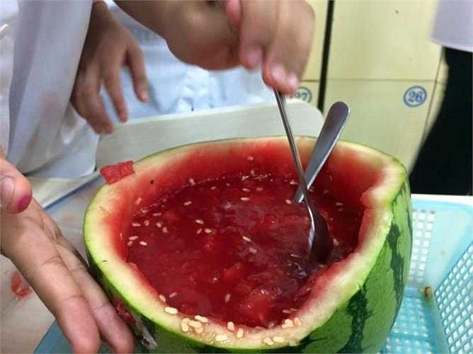 Ban tổ chức sẽ tiến hành chấm điểm các mâm cỗ này, cộng với phần thuyết trình của học sinh về ý nghĩa, thông điệp gửi gắm qua đó để tiến hành trao giải.