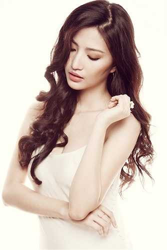 MC Mỹ Linh vừa tung ra một bộ ảnh gửi đến người hâm mộ.