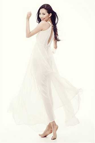 Vẻ ngoài xinh đẹp rạng rỡ, thành tích học tập tốt cùng danh hiệu 'Én vàng' đã giúp cô trở thành một trong những gương mặt sáng giá của cuộc thi Hoa hậu Việt Nam 2014. 