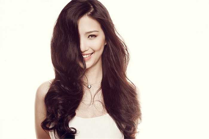 Sau hai năm, kể từ khi từ bỏ danh xưng hotgirl để chuyên tâm theo đuổi con đường nghệ thuật, Phạm Mỹ Linh đã khẳng định được bản thân ở vai trò MC. 