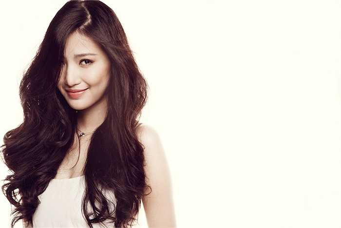 Minh chứng cho điều ấy, khi người đẹp chinh phục giải 'Én vàng' của cuộc thi Tìm kiếm người dẫn chương trình truyền hình 2014 với quy mô quốc gia. 