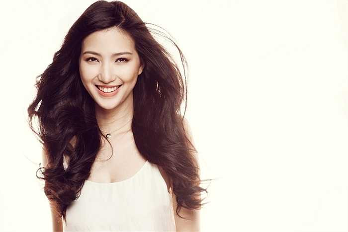 Với gương mặt khả ái, phong thái chuyên nghiệp, cô tự tin dẫn được song ngữ (tiếng Việt và Anh) trôi chảy cùng lối dẫn nhẹ nhàng duyên dáng, Phạm Mỹ Linh mang đến một làn gió mới cho những chương trình truyền hình. 