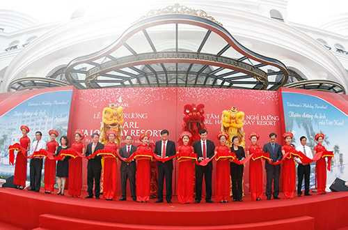 Lãnh đạo tỉnh Quảng Ninh và Tập đoàn Vingroup cắt băng khai trương Thiên đường nghỉ dưỡng Vinpearl Ha Long Bay Resort