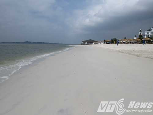 Bãi tắm cát trắng tuyệt đẹp - Ảnh MK