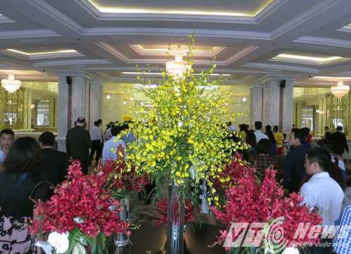 Bước vào sảnh tầng 1 lộng lẫy như cung điện - Ảnh MK