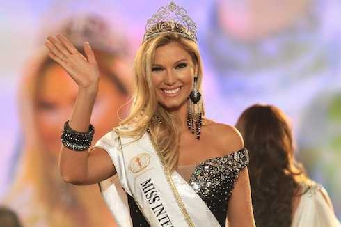 Hoa hậu Mỹ Jessica Hartman giành Hoa hậu Liên lục địa 2011.