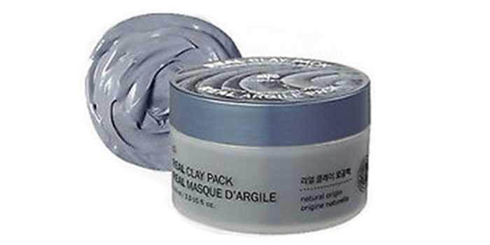 Mặt nạ đất sét Real Clay Pack The Face Shop. Đây là sản phẩm mặt nạ rửa giàu hữu cơ (90% thành phần nguồn gốc tự nhiên) vitamin và đất sét màu đen Belarus. 