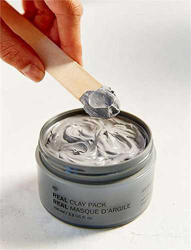 Nó giúp làn da tươi mới và mịn màng đồng thời loại bỏ lượng dầu dư thừa, mang lại làn da sạch và tươi sáng. Mặt nạ này có giá khoảng 400.000đ.