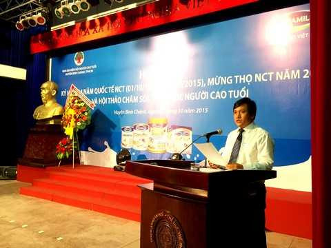 Ông Phan Nguyễn Minh Nhựt – Giám Đốc Kinh doanh khu vực TP.HCM, Vinamilk chia sẻ với người tiêu dùng tại TP.HCM những thông tin về công ty Ông Phan Nguyễn Minh Nhựt – Giám Đốc Kinh doanh khu vực TP.HCM, Vinamilk chia sẻ với người tiêu dùng tại TP.HCM những thông tin về công ty